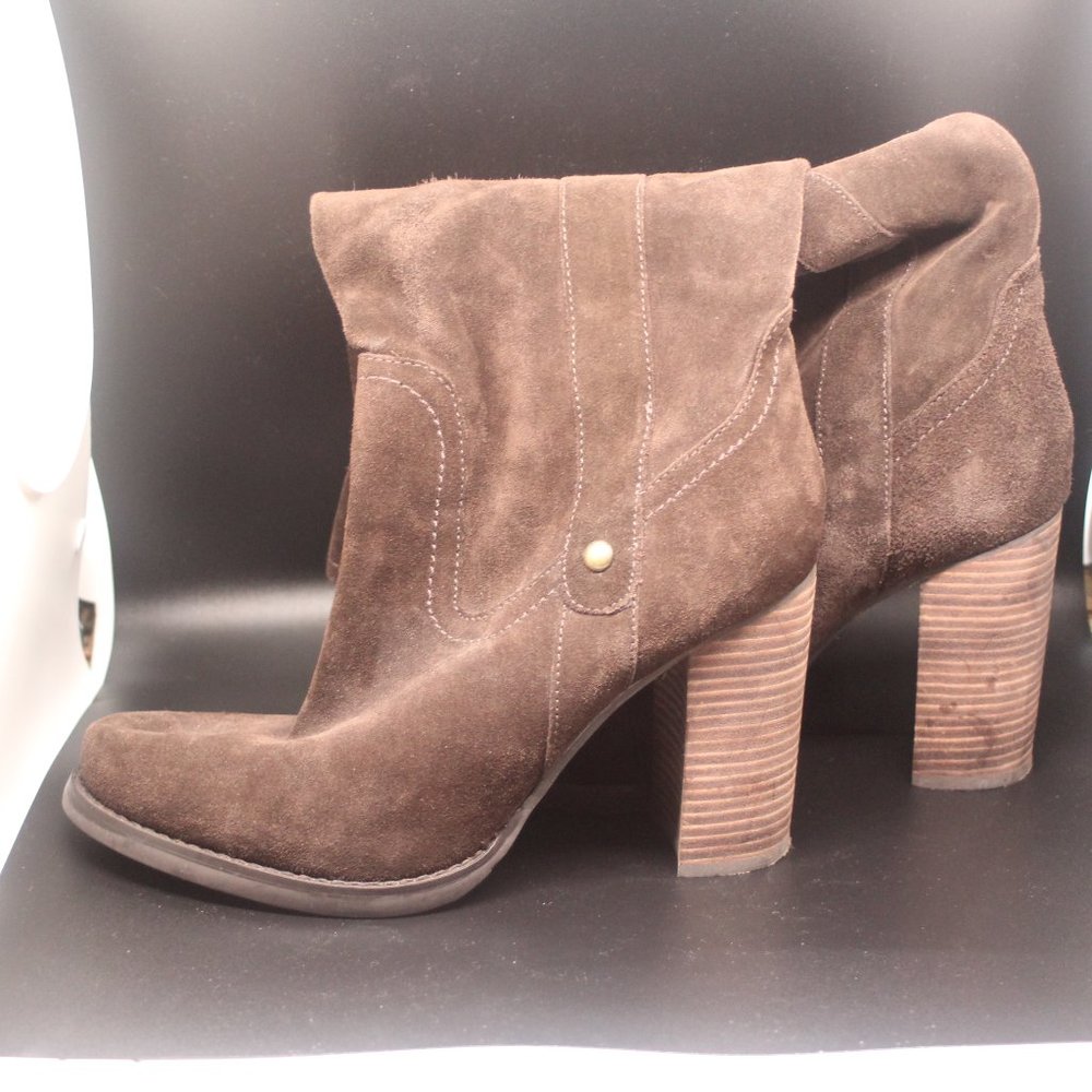 GUESS - Knee-high suede leather boots.